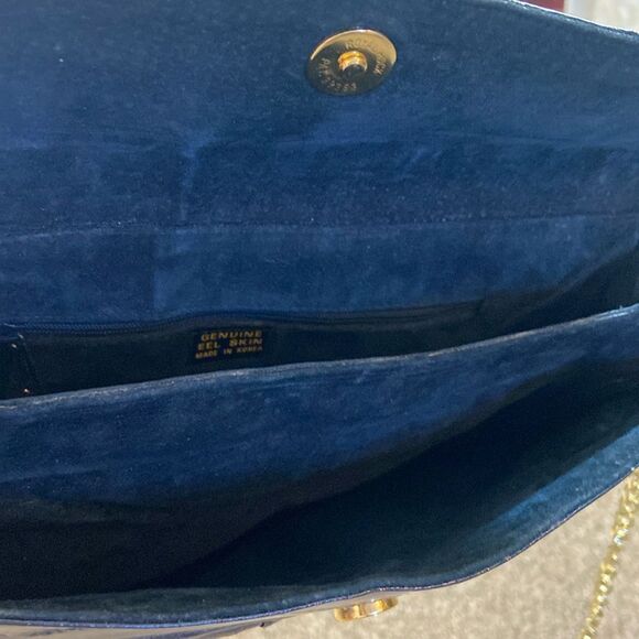 VTG, GENUINE EEL SKIN MADE IN KOREA Elegant Blue Clutch with Gold Chain - Picture 6 of 16